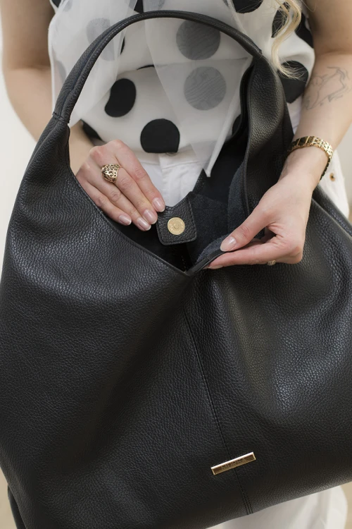 Hobo_Maxi_Black_1.jpg