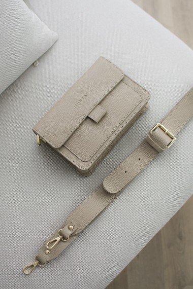Mała skórzana torebka, na szerokim pasku, beżowa [Lola Beige]